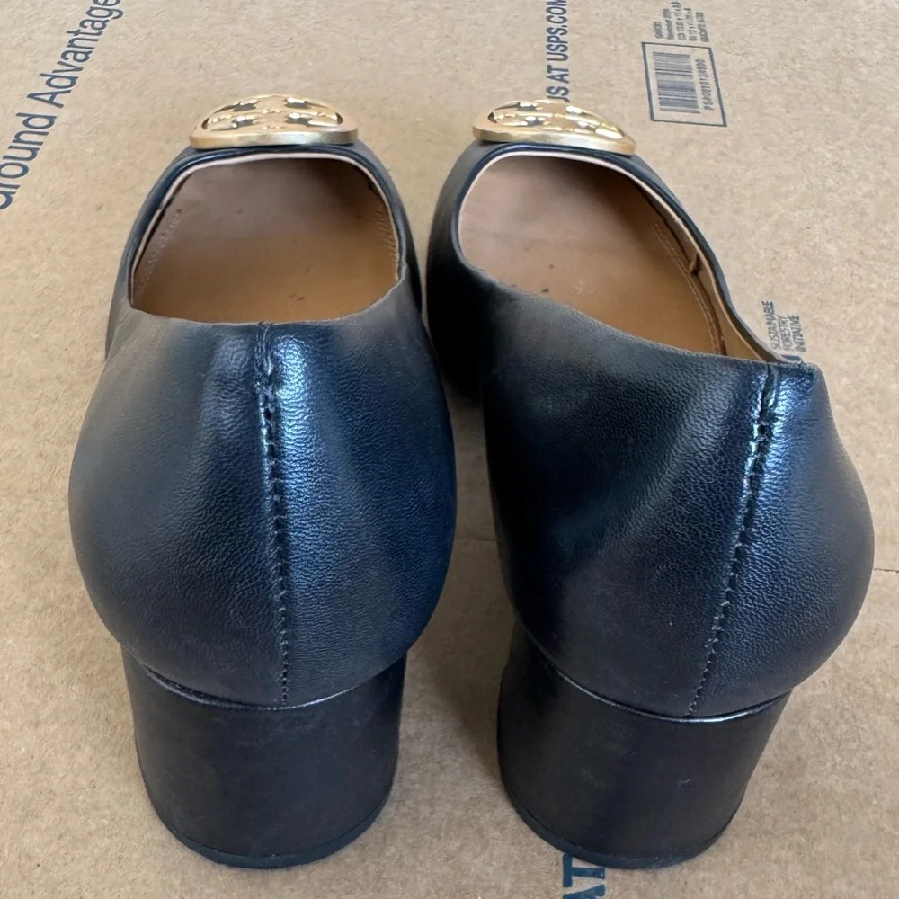 Tory Burch Women’s Chelsea Block Heel Pumps - Picture 4 of 8